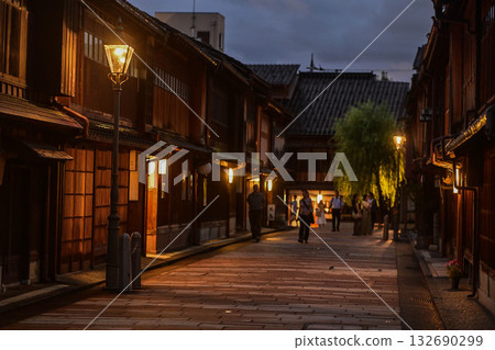 Early autumn evening in Higashi Chaya District Early autumn evening in Higashi Chaya District 132690299