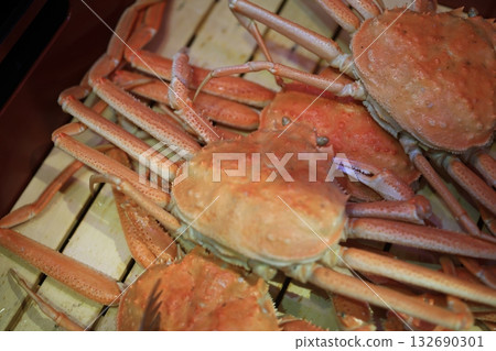 Snow crabs for sale at the market Snow crabs for sale at the market 132690301