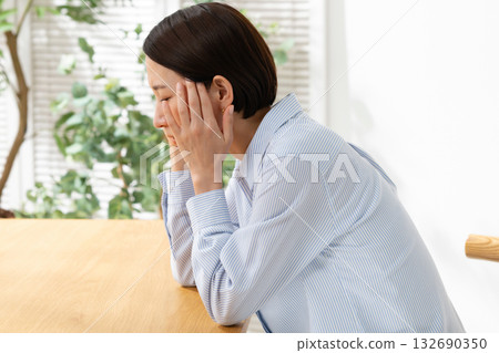 Middle woman who is sick 132690350