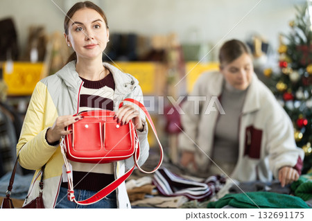 Young woman choosing handbag in clothing store 132691175