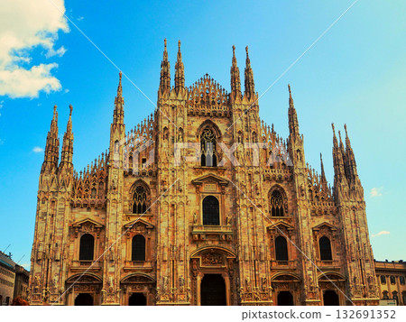 感受義大利的夏日!米蘭舊城區風景如畫的街角 感受義大利的夏日!米蘭舊城區風景如畫的街角 132691352