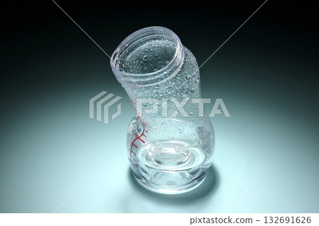 Heat-bent measuring cup 132691626