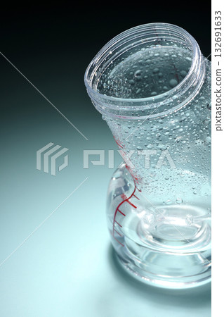 Heat-bent measuring cup 132691633