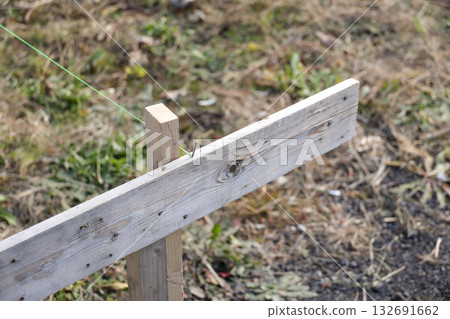 地基工程。建築、新建工程、施工、木材、地面、地基、測量 132691662