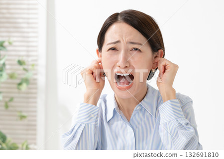 一個能抓住她耳朵的女人 132691810