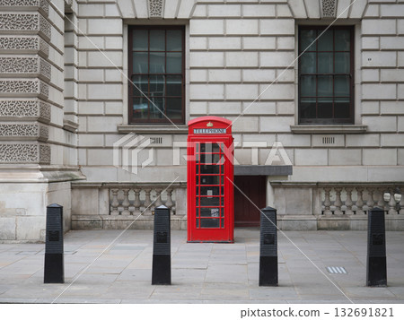 Telephone booth near Big Ben Telephone booth near Big Ben 132691821