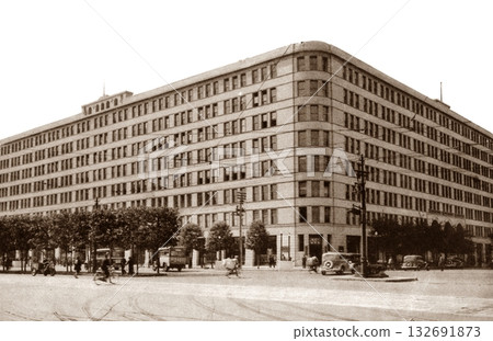 Old photo 1933-1945, in front of Tokyo Station, Marunouchi Building at the time Old photo 1933-1945, in front of Tokyo Station, Marunouchi Building at the time 132691873