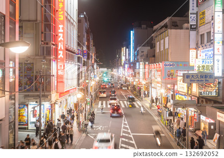 東京:新大久保韓國城的街道 東京:新大久保韓國城的街道 132692052