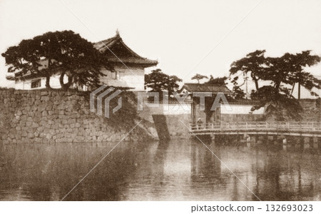 Old photo, 1914-1918, Wadakura Gate of the former Edo Castle, Marunouchi, Tokyo Old photo, 1914-1918, Wadakura Gate of the former Edo Castle, Marunouchi, Tokyo 132693023