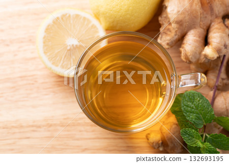 Lemon and ginger tea in cup glass with mint leaf, Healthy hot drink 132693195