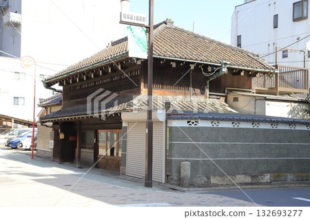 The Yokoyama family, a paper wholesaler during the Edo period, in Senju, Adachi Ward, Tokyo The Yokoyama family, a paper wholesaler during the Edo period, in Senju, Adachi Ward, Tokyo 132693277