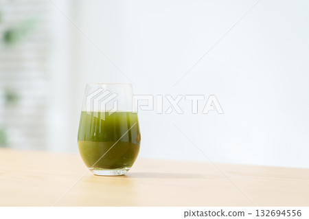 Green juice in a cup Green juice in a cup 132694556