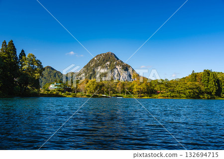 Mount Myojo seen from Takanami Pond, Itoigawa City 132694715