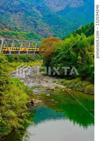 秋葉與島山線列車 132694846