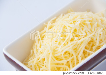 切碎的奶酪 132694865