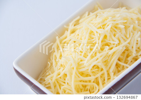 切碎的奶酪 132694867