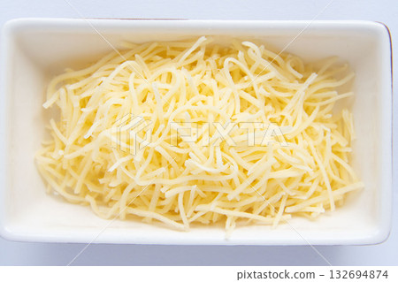 切碎的奶酪 132694874