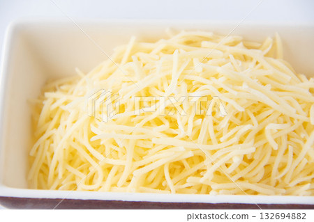 切碎的奶酪 132694882