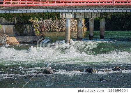 關柳橋、關西電力宇治發電廠溢洪道、宇治河 132694904