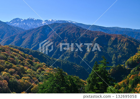 Hakusan Shirakawa-go White Road in Nishiki Autumn Hakusan Shirakawa-go White Road in Nishiki Autumn 132695058