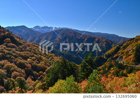 Hakusan Shirakawa-go White Road in Nishiki Autumn Hakusan Shirakawa-go White Road in Nishiki Autumn 132695060