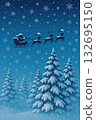 聖誕老人和他的馴鹿奔跑在漫天飛雪的夜空中（聖誕插圖） 132695150