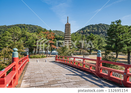 宇治公園塔島 13 層石塔 京都府宇治市 132695154