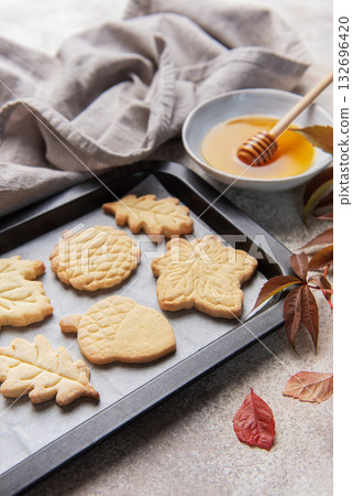 Autumn themed cookies with honey and fall leaves 132696420