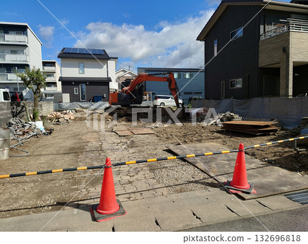 Demolition work Demolition work of old houses and dilapidated apartments (after industrial waste is removed, the land is cleared) Demolition work Demolition work of old houses and dilapidated apartments (after industrial waste is removed, the land is cleared) 132696818