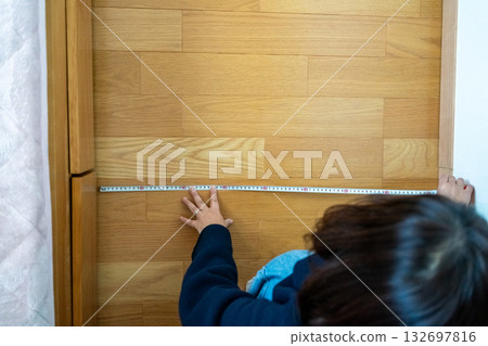 measure, measures, measuring tape 132697816