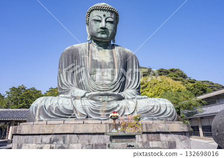 湛藍的天空和鎌倉大佛。 132698016