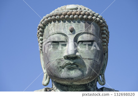 湛藍的天空和鎌倉大佛。 132698020