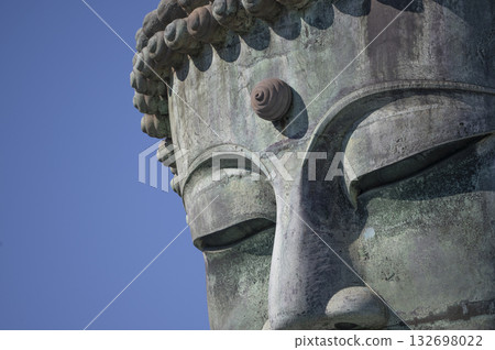 湛藍的天空和鎌倉大佛。 132698022
