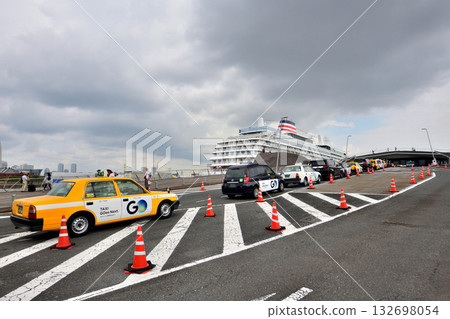 Taxis waiting for tourists arriving on a large cruise ship Taxis waiting for tourists arriving on a large cruise ship 132698054