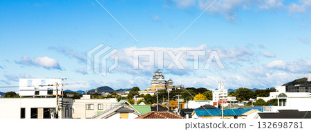 從姬路市JR阪罟線京口月月台眺望姬路城 132698781