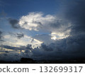 雲和飛機 132699317