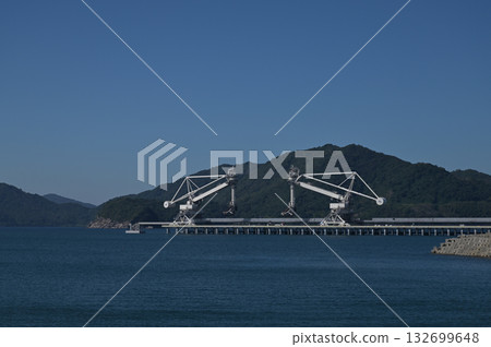 Japan's deepest public pier ① (Kudamatsu City, Yamaguchi Prefecture) Japan's deepest public pier ① (Kudamatsu City, Yamaguchi Prefecture) 132699648