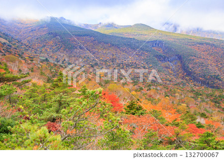 Mt. Adatara at its best when the autumn leaves are in full bloom Mt. Adatara at its best when the autumn leaves are in full bloom 132700067