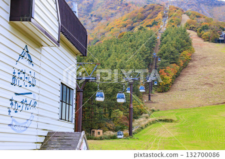Mt. Adatara at its best when the autumn leaves are in full bloom 132700086