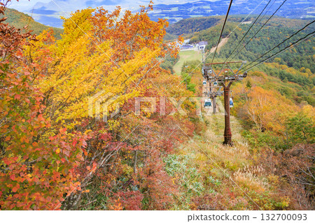 Mt. Adatara at its best when the autumn leaves are in full bloom Mt. Adatara at its best when the autumn leaves are in full bloom 132700093