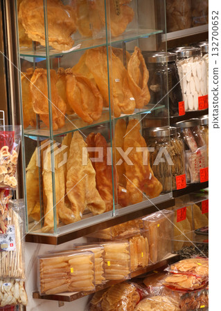 A fish bladder sold at a dried fish store in Des Voeux Road, Hong Kong. Very expensive and expensive Chinese food called "fish gall bladder" A fish bladder sold at a dried fish store in Des Voeux Road, Hong Kong. Very expensive and expensive Chinese food called "fish gall bladder" 132700652