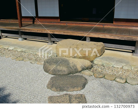 Rock garden and veranda of an old Japanese house 132700973