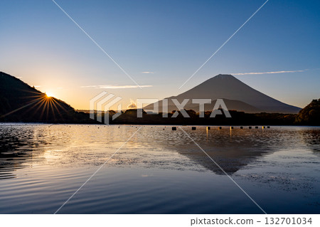 【山梨郡】莊司湖和富士山的日出 132701034