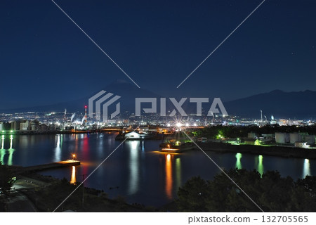 Night view of Mt. Fuji over the factory night view from Tagonoura Minato Park in Fujinokuni Night view of Mt. Fuji over the factory night view from Tagonoura Minato Park in Fujinokuni 132705565