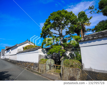 白色牆壁和藍天 132705728
