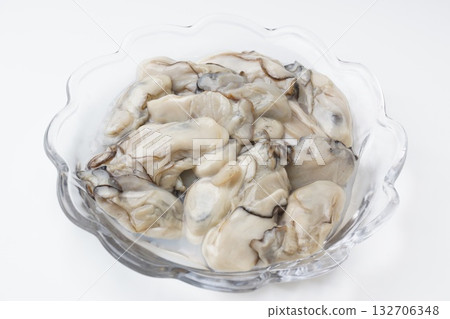 raw oyster ingredients 132706348