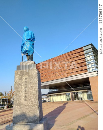 新的澀澤榮一雕像將在深谷市政府前揭幕。 132706547