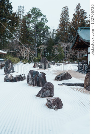 高野山:冬季金剛峰寺的磐龍庭園 高野山:冬季金剛峰寺的磐龍庭園 132706726
