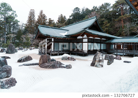 Mount Koya: Kongobu-ji Temple's Banryu Garden in winter Mount Koya: Kongobu-ji Temple's Banryu Garden in winter 132706727