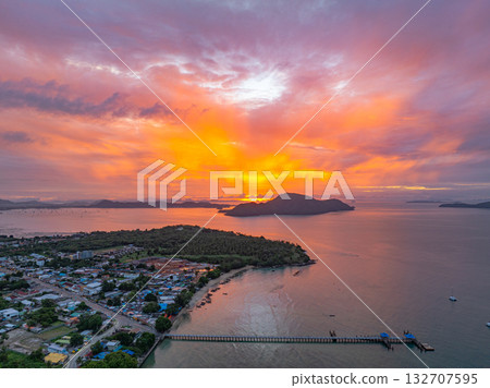 Amazing The sky looked like flames over the islands 132707595